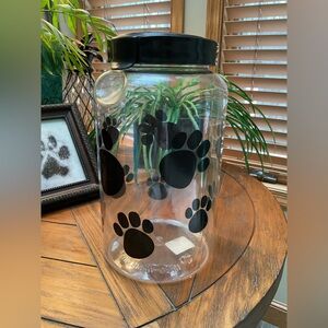 Snapware 120 oz. plastic treat/kibble jar. EUC